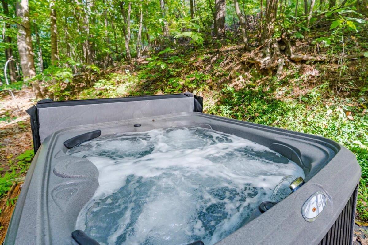 Modern Chalet Cabin W Hot Tub, Deck&Grill, & Wifi! Inwood Eksteriør billede
