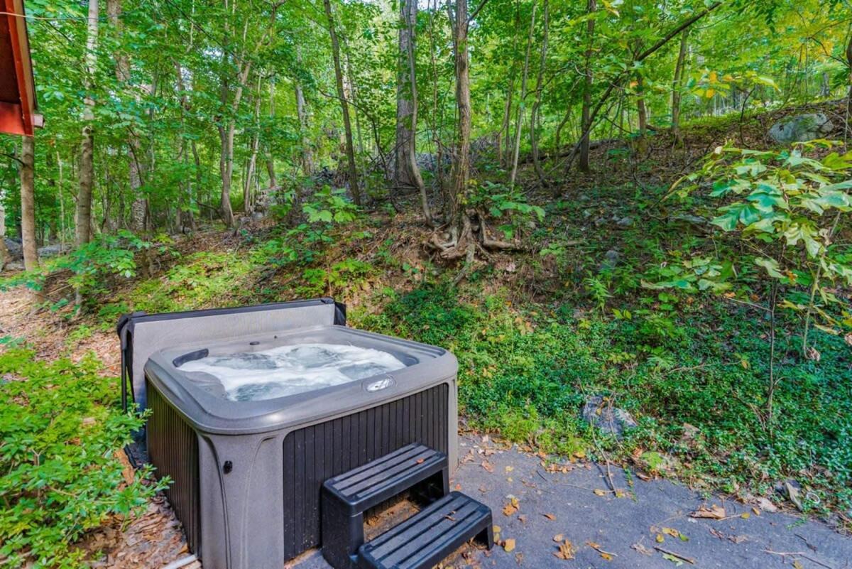 Modern Chalet Cabin W Hot Tub, Deck&Grill, & Wifi! Inwood Eksteriør billede