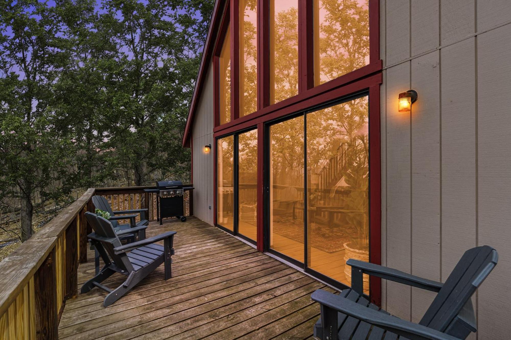 Modern Chalet Cabin W Hot Tub, Deck&Grill, & Wifi! Inwood Eksteriør billede