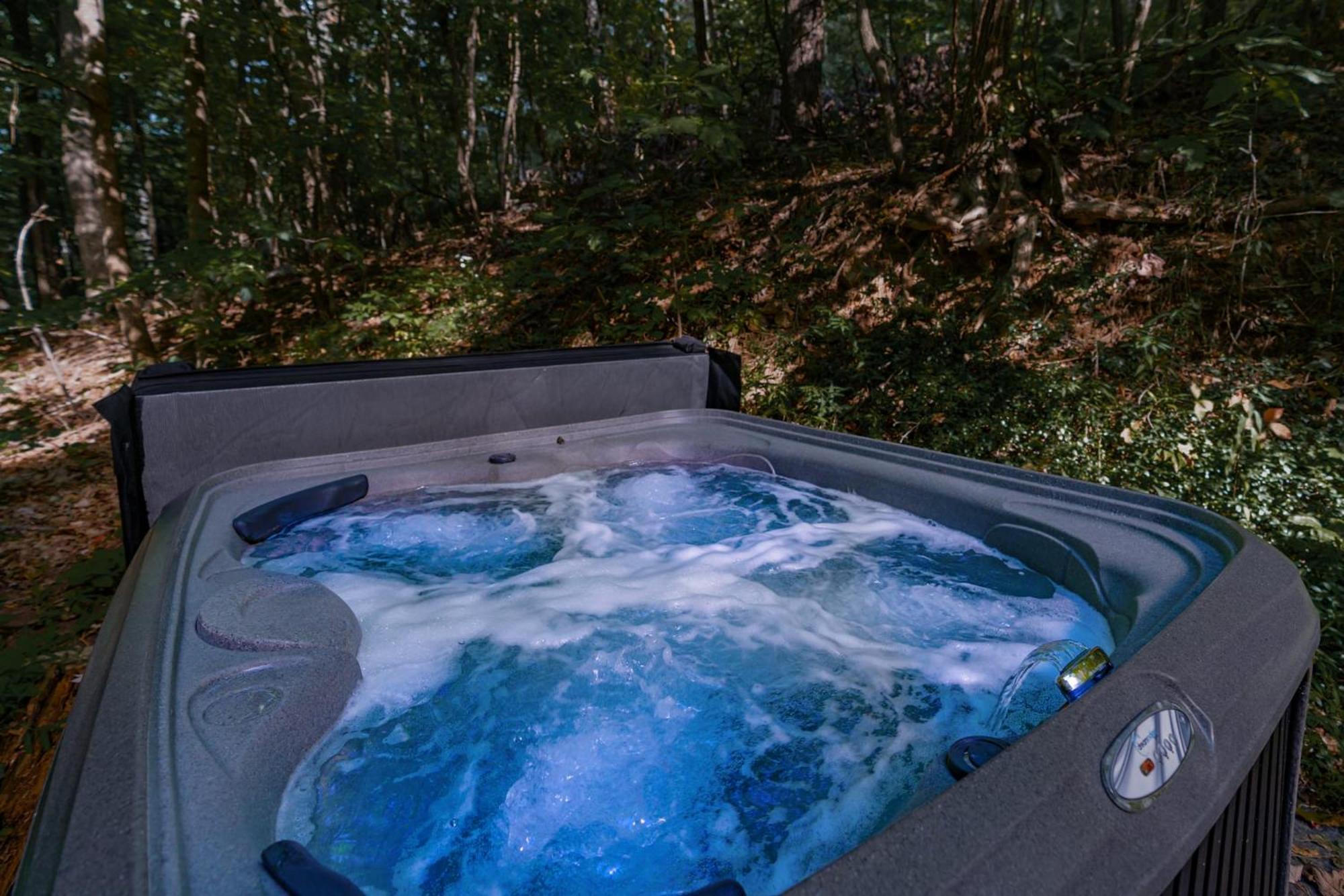 Modern Chalet Cabin W Hot Tub, Deck&Grill, & Wifi! Inwood Eksteriør billede